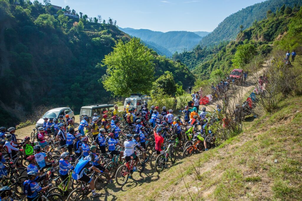 RIDERS QUEUING UP BEFORE THE FLAG OFF ON THE FINAL DAY OF MTB SHIMLA 2016 © SWATI CHAUHAN